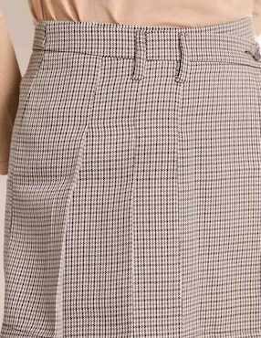 Falda short Metropolis a la cintura