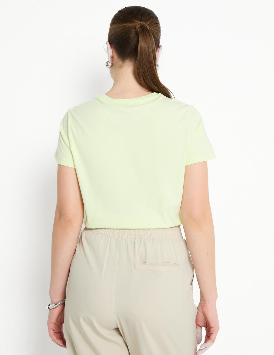 Playera manga corta cuello redondo para mujer 2
